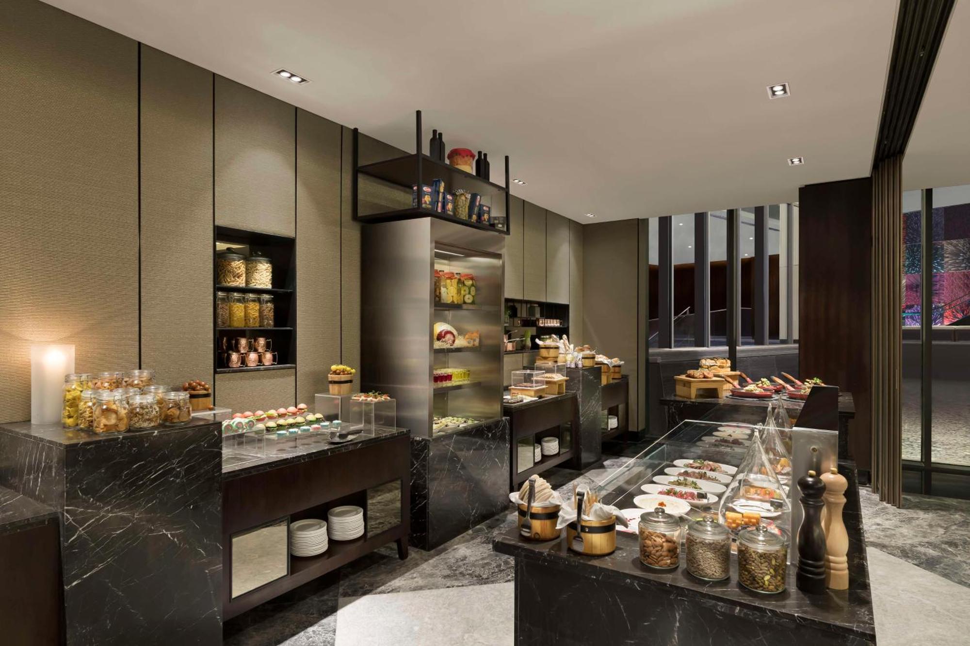 Hilton Bengaluru Embassy Manyata Business Park Hotel Bagian luar foto