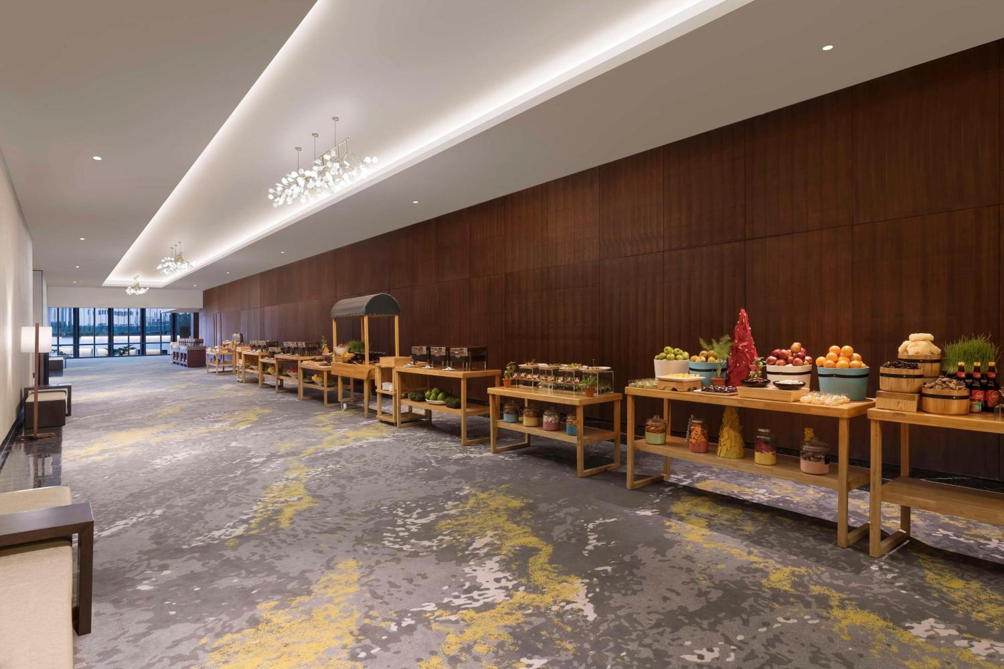 Hilton Bengaluru Embassy Manyata Business Park Hotel Bagian luar foto