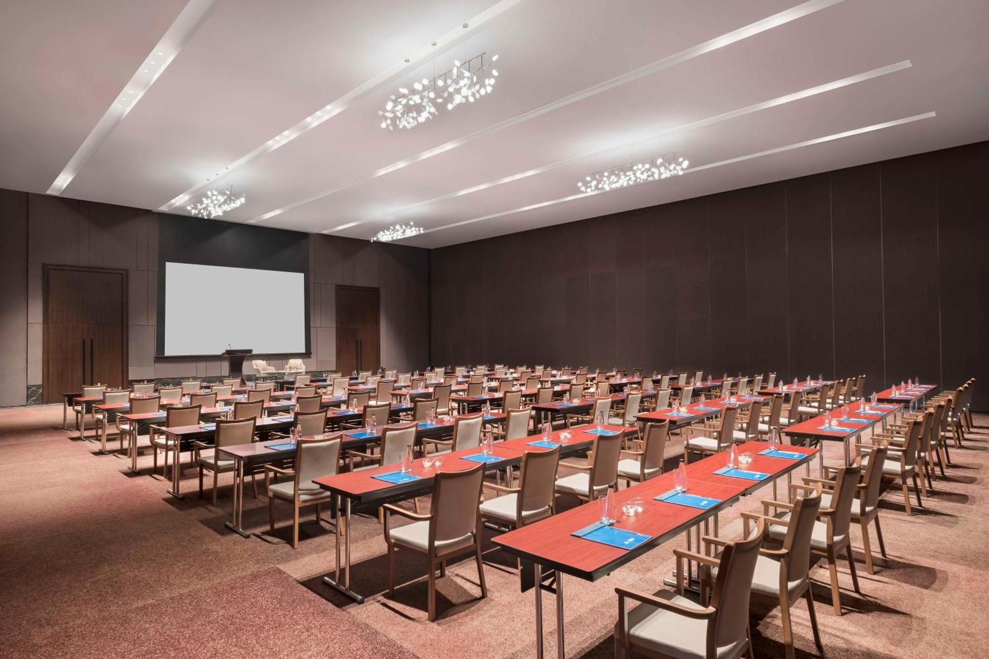 Hilton Bengaluru Embassy Manyata Business Park Hotel Bagian luar foto