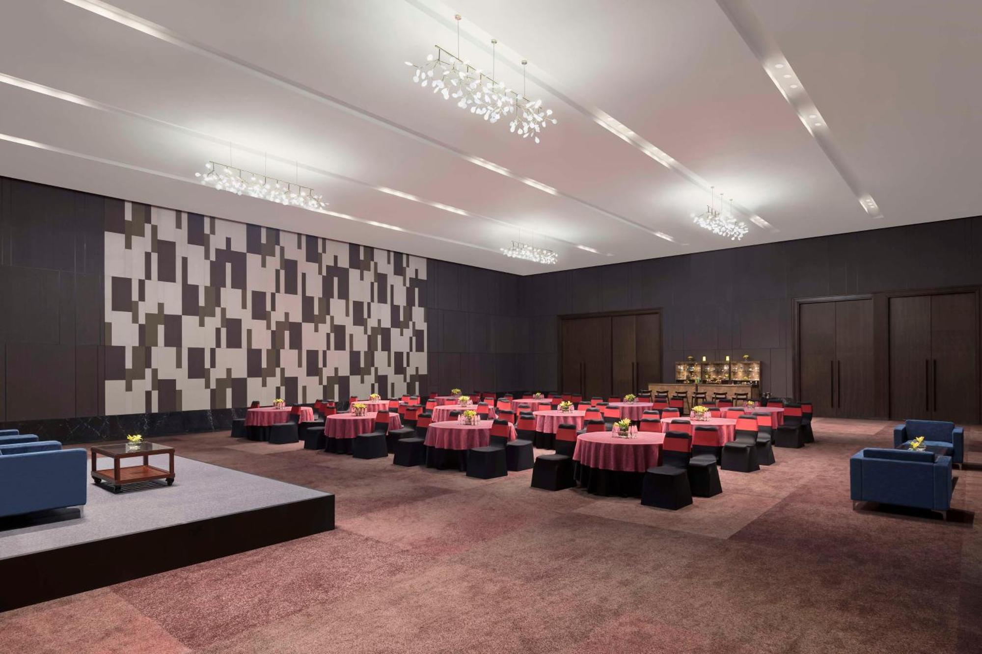 Hilton Bengaluru Embassy Manyata Business Park Hotel Bagian luar foto