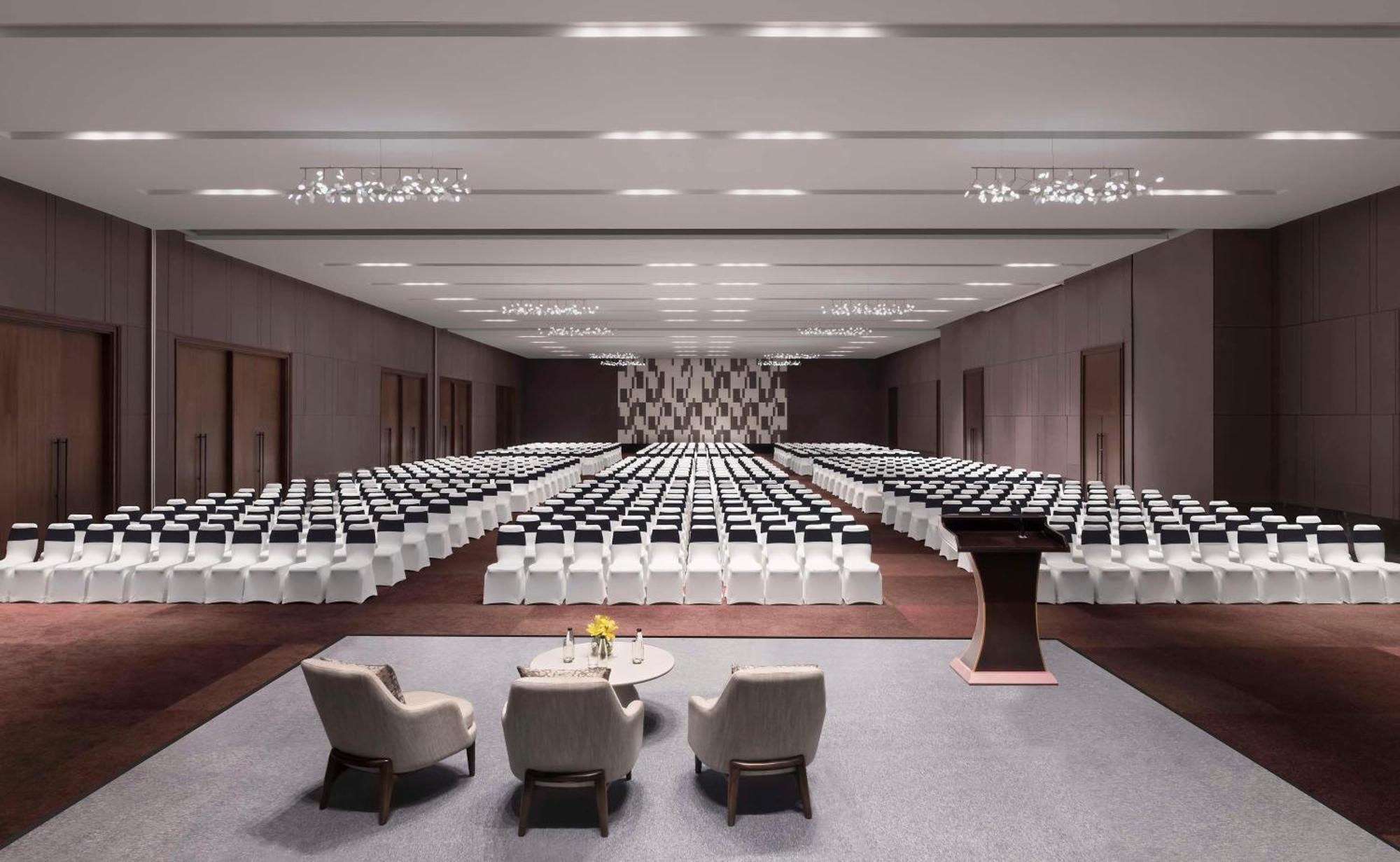 Hilton Bengaluru Embassy Manyata Business Park Hotel Bagian luar foto