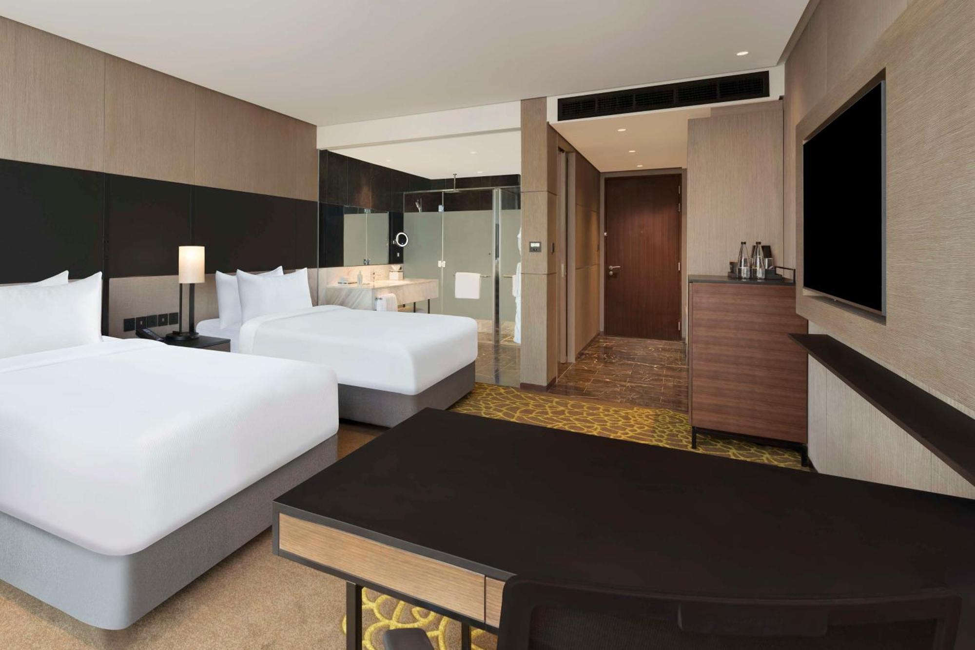 Hilton Bengaluru Embassy Manyata Business Park Hotel Bagian luar foto