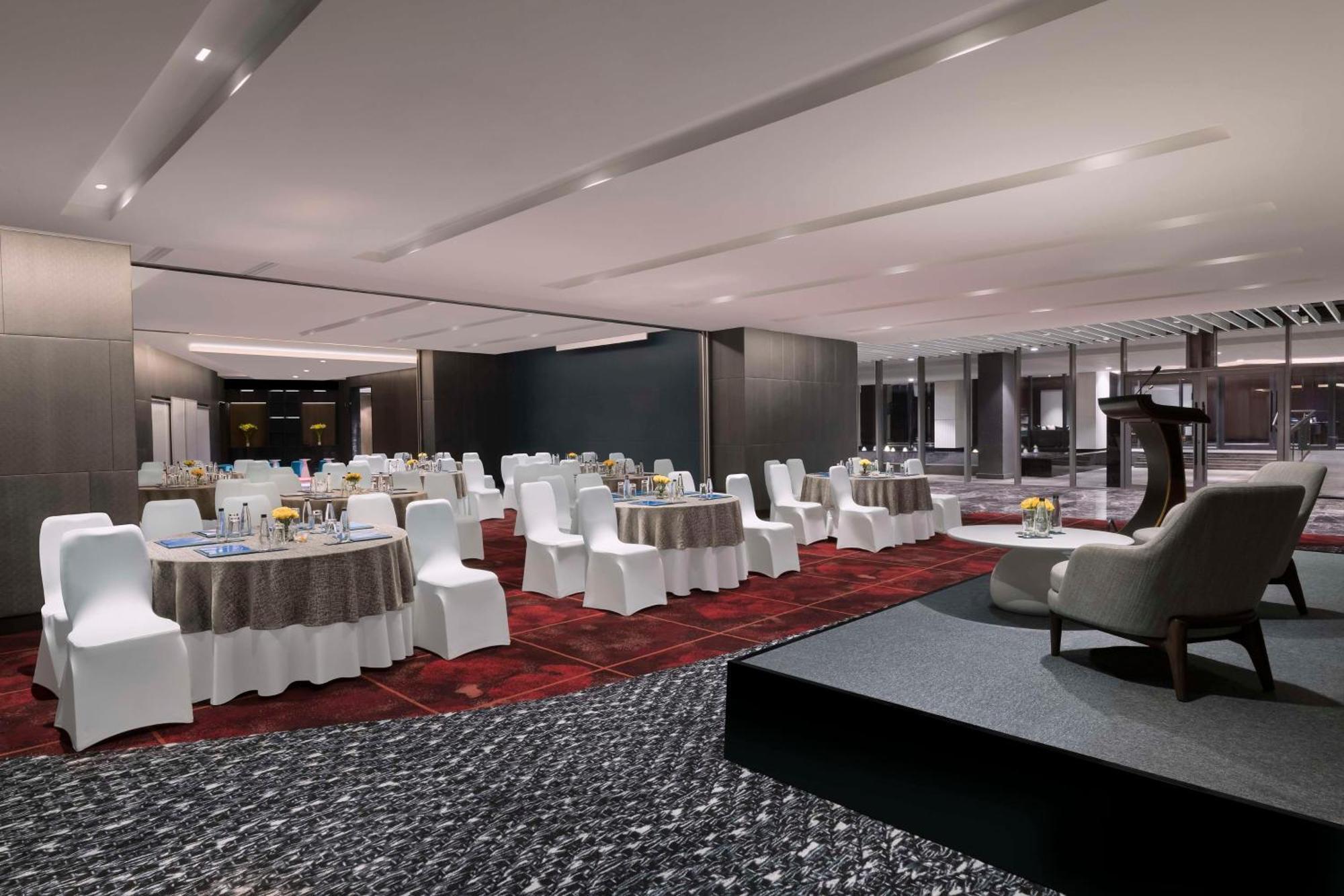 Hilton Bengaluru Embassy Manyata Business Park Hotel Bagian luar foto