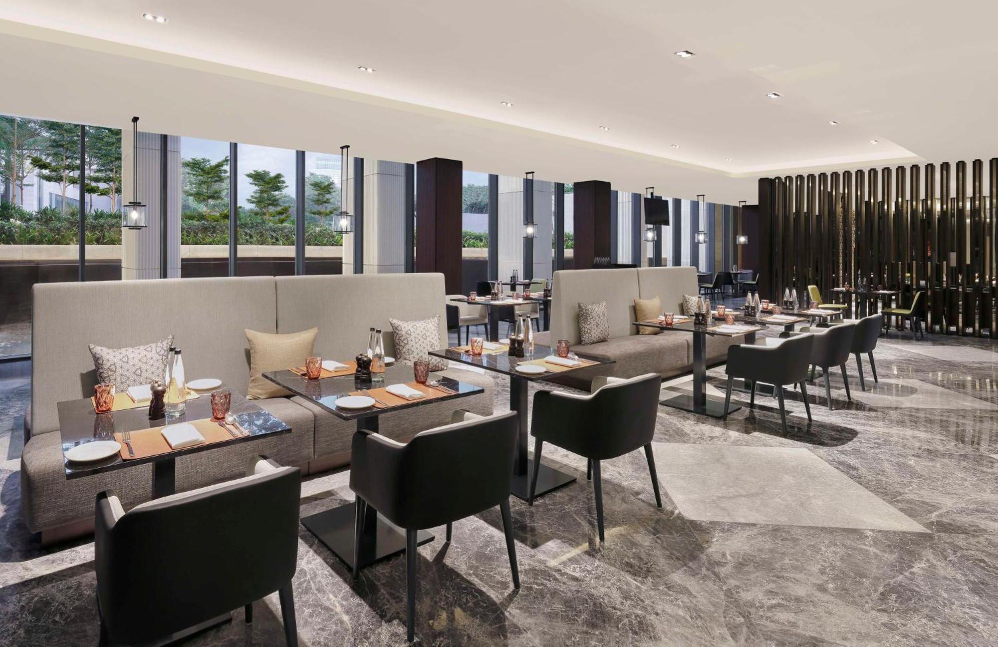 Hilton Bengaluru Embassy Manyata Business Park Hotel Bagian luar foto