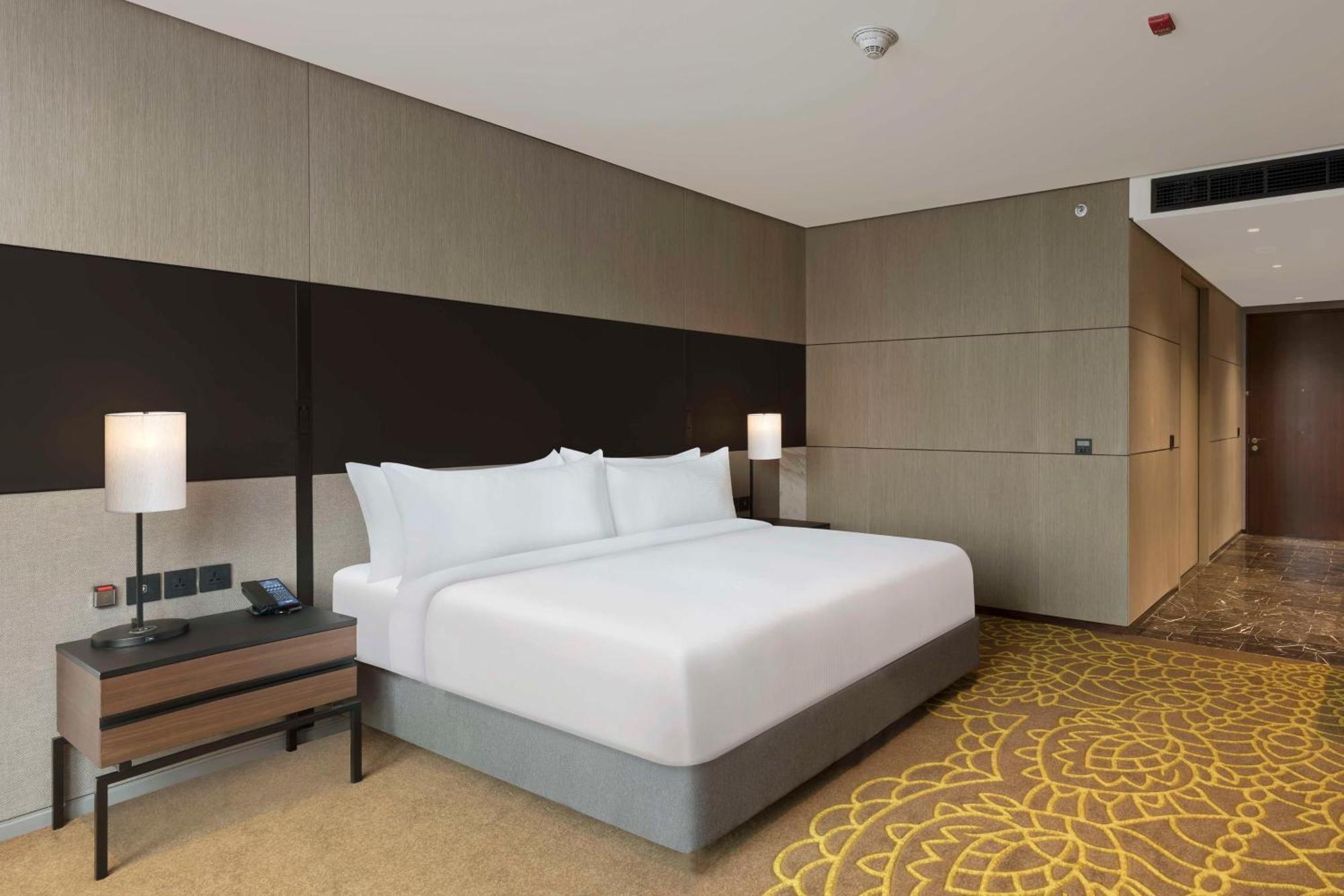 Hilton Bengaluru Embassy Manyata Business Park Hotel Bagian luar foto