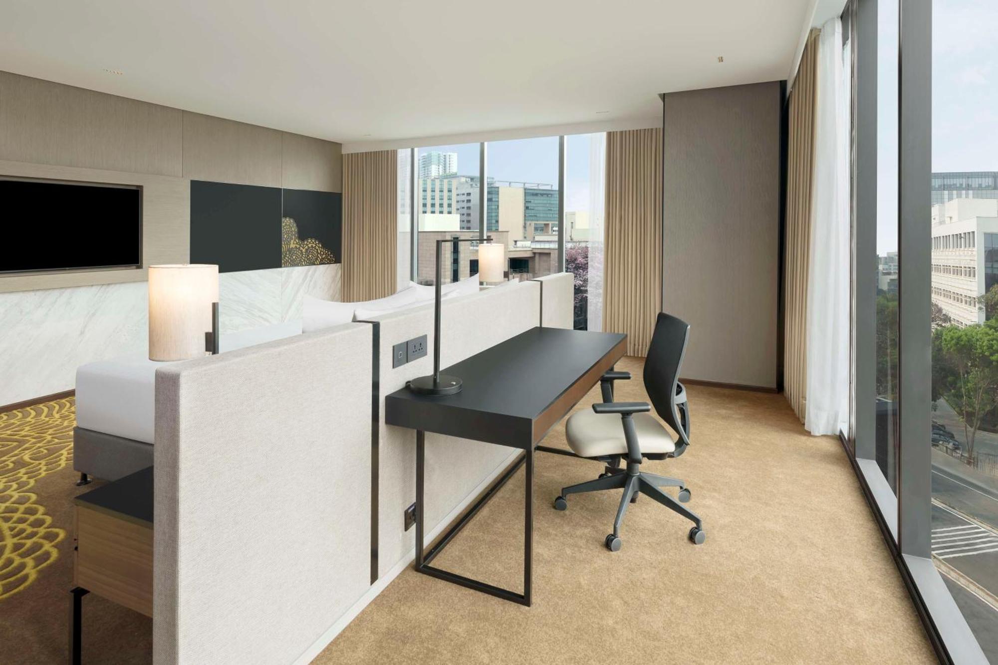 Hilton Bengaluru Embassy Manyata Business Park Hotel Bagian luar foto