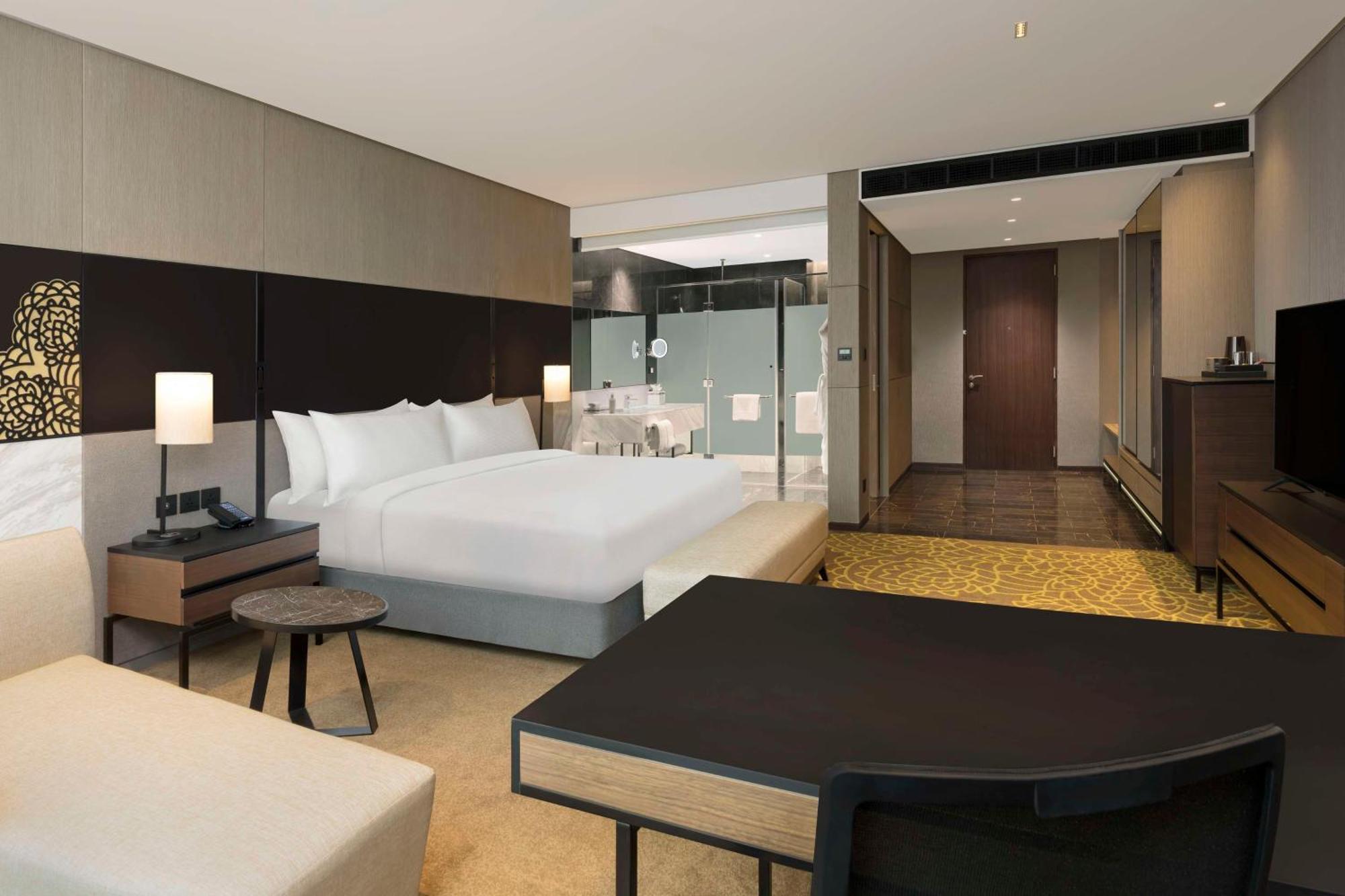 Hilton Bengaluru Embassy Manyata Business Park Hotel Bagian luar foto