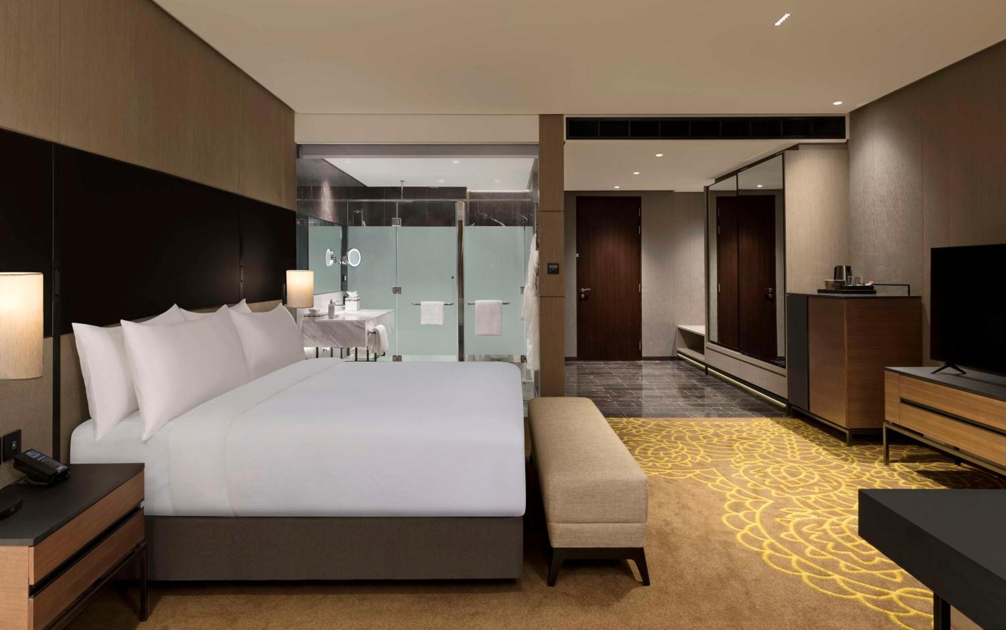 Hilton Bengaluru Embassy Manyata Business Park Hotel Bagian luar foto