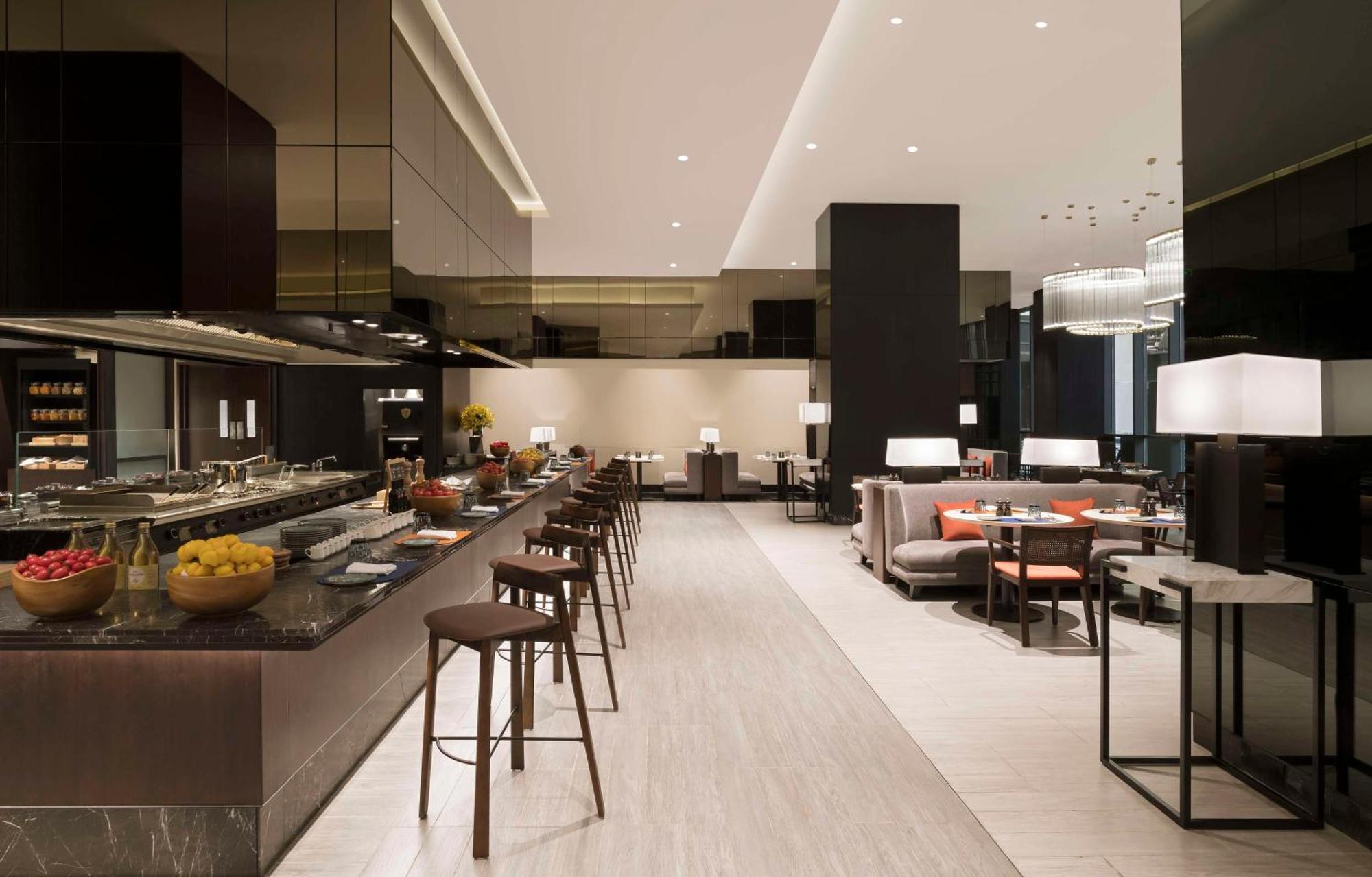 Hilton Bengaluru Embassy Manyata Business Park Hotel Bagian luar foto