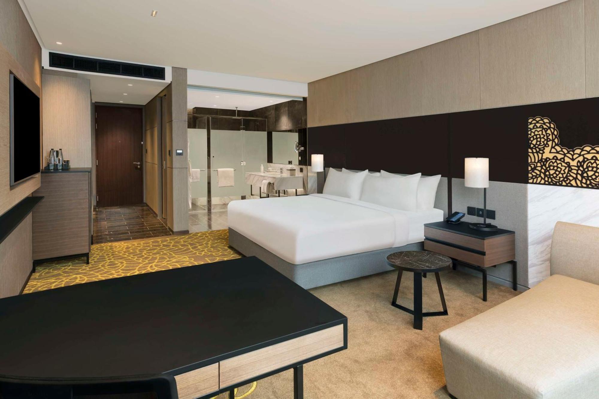 Hilton Bengaluru Embassy Manyata Business Park Hotel Bagian luar foto