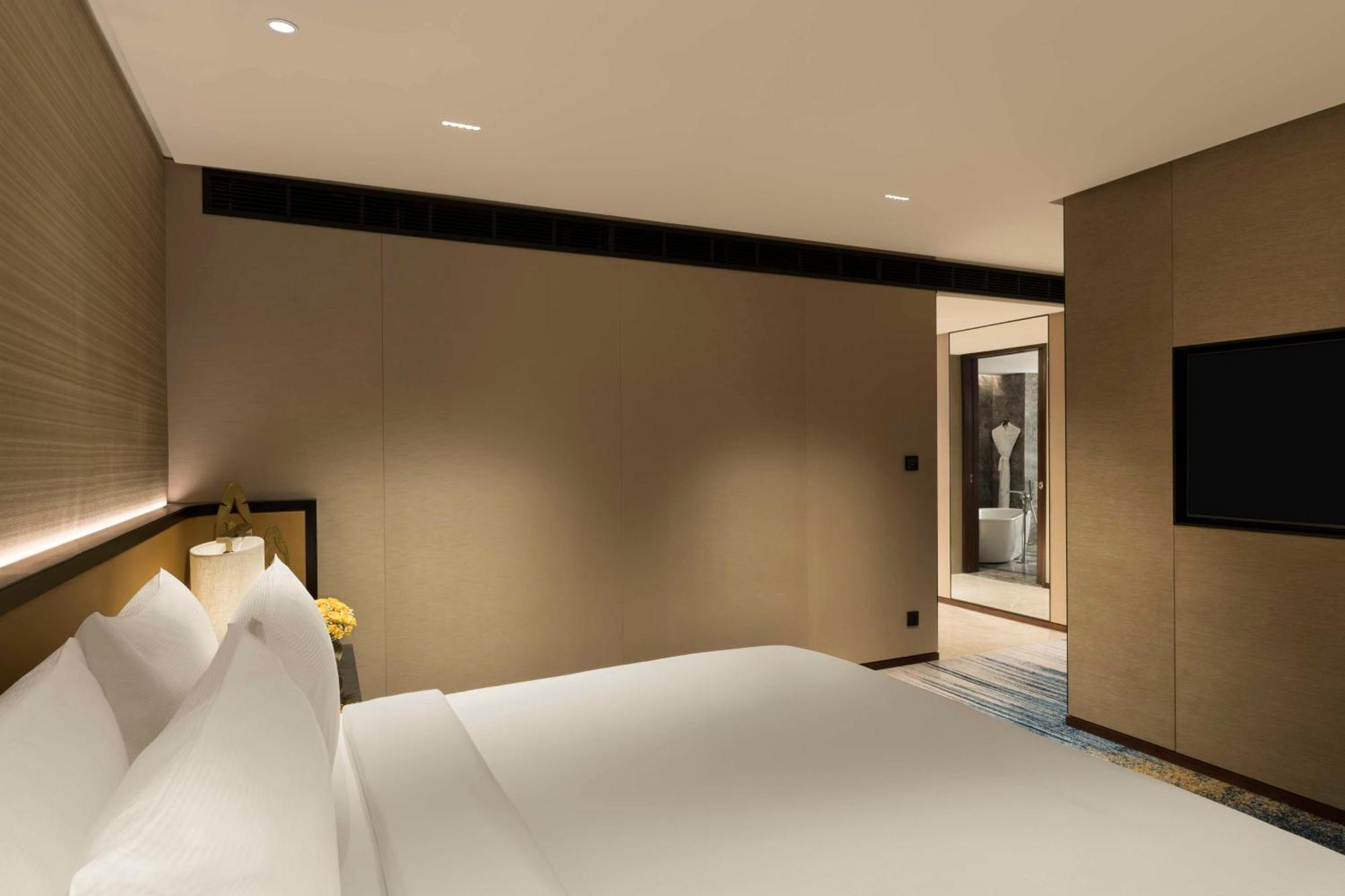 Hilton Bengaluru Embassy Manyata Business Park Hotel Bagian luar foto