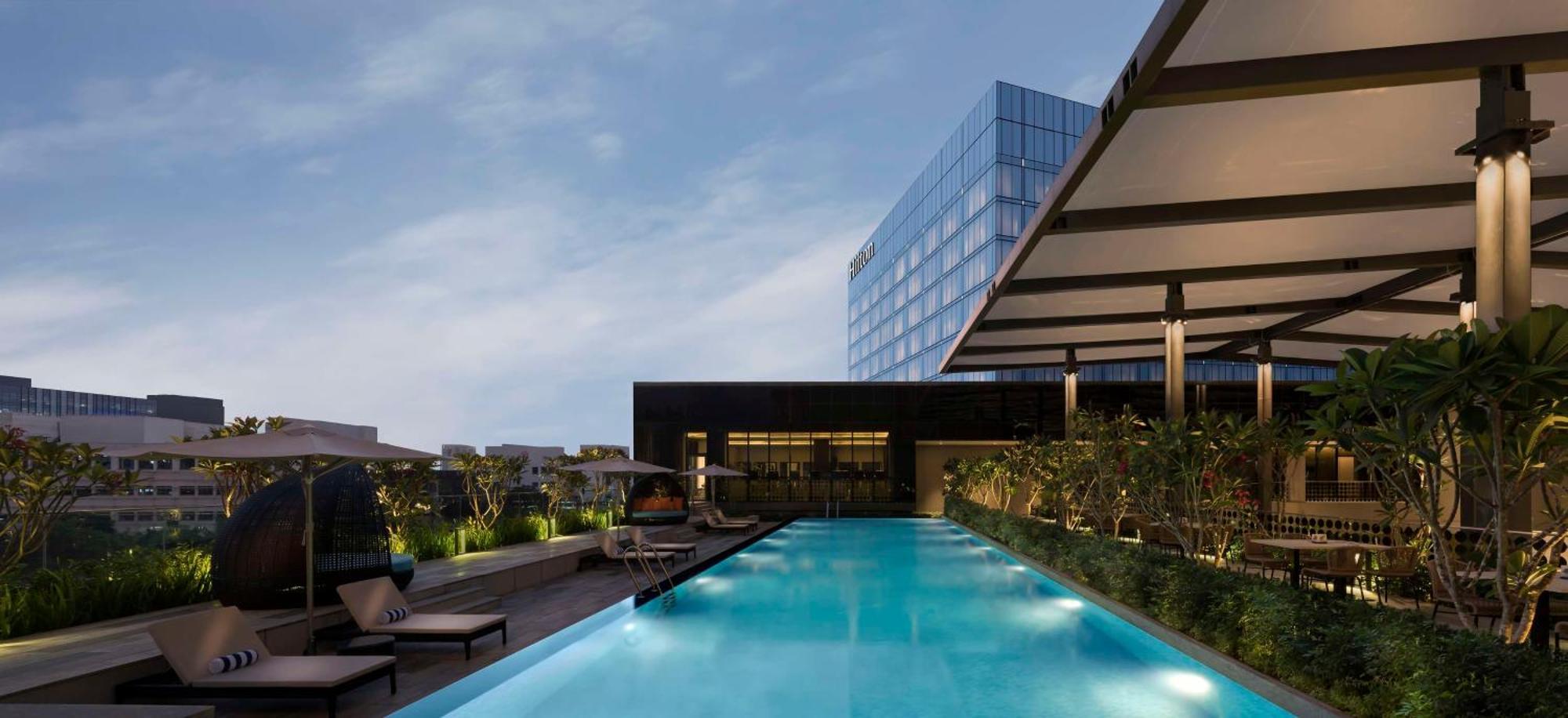 Hilton Bengaluru Embassy Manyata Business Park Hotel Bagian luar foto