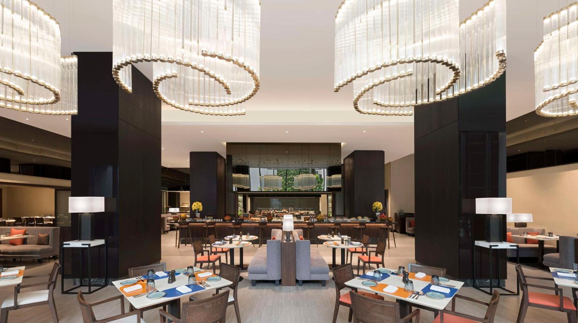 Hilton Bengaluru Embassy Manyata Business Park Hotel Bagian luar foto
