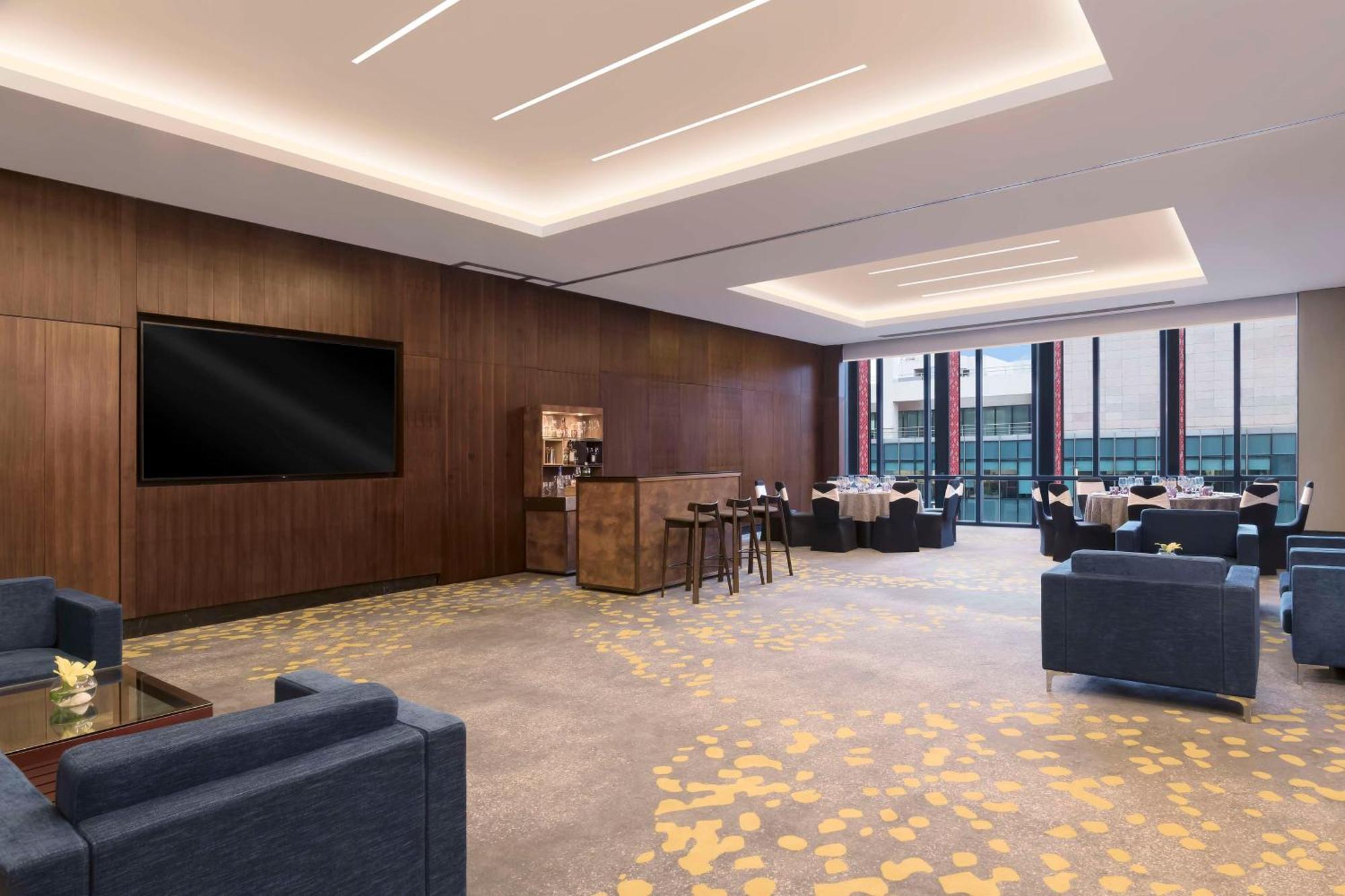 Hilton Bengaluru Embassy Manyata Business Park Hotel Bagian luar foto