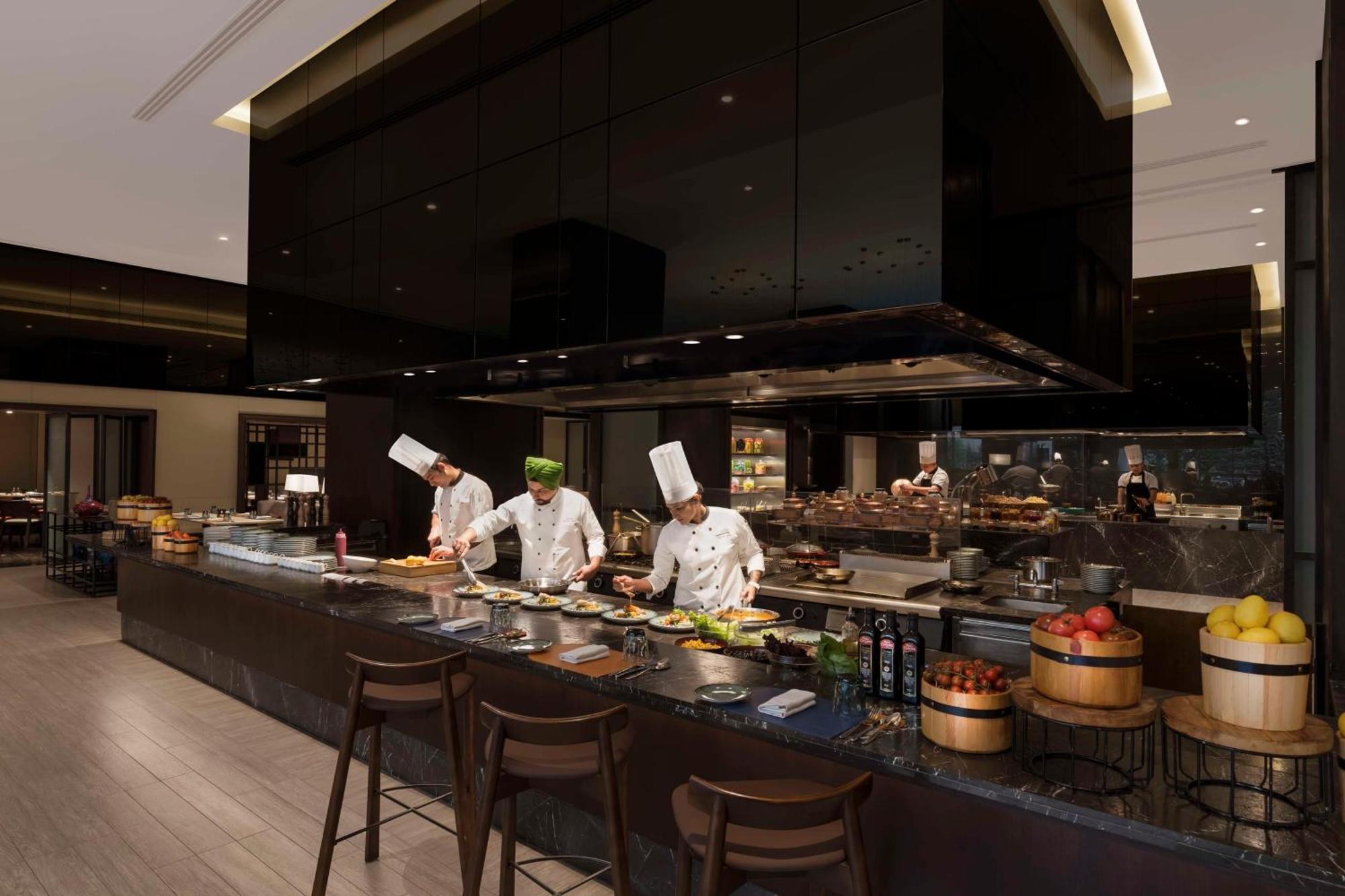 Hilton Bengaluru Embassy Manyata Business Park Hotel Bagian luar foto