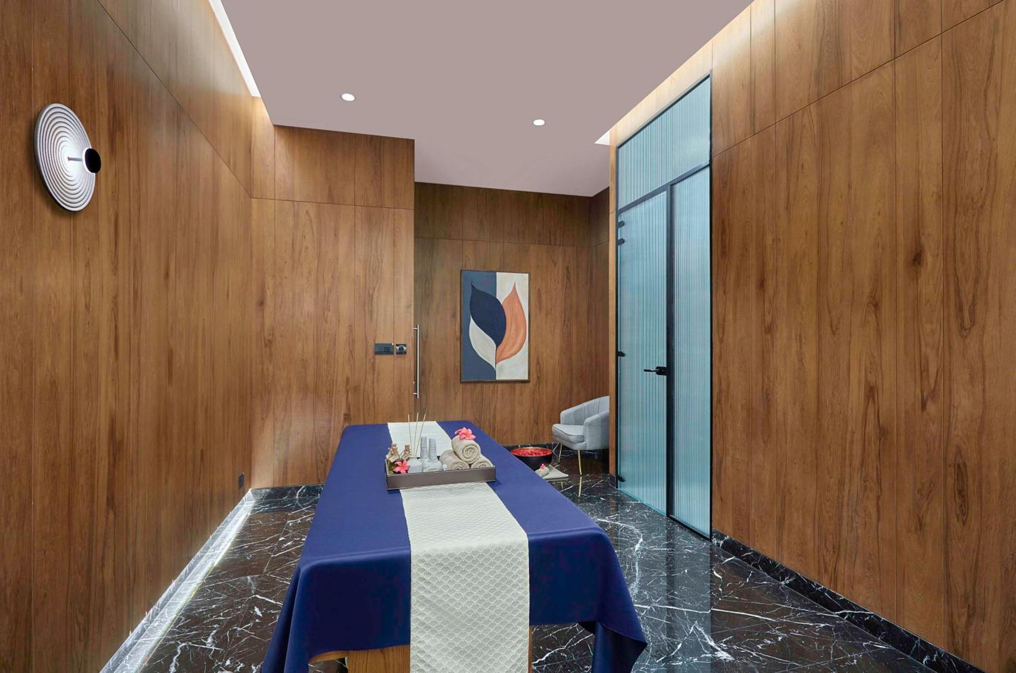 Hilton Bengaluru Embassy Manyata Business Park Hotel Bagian luar foto