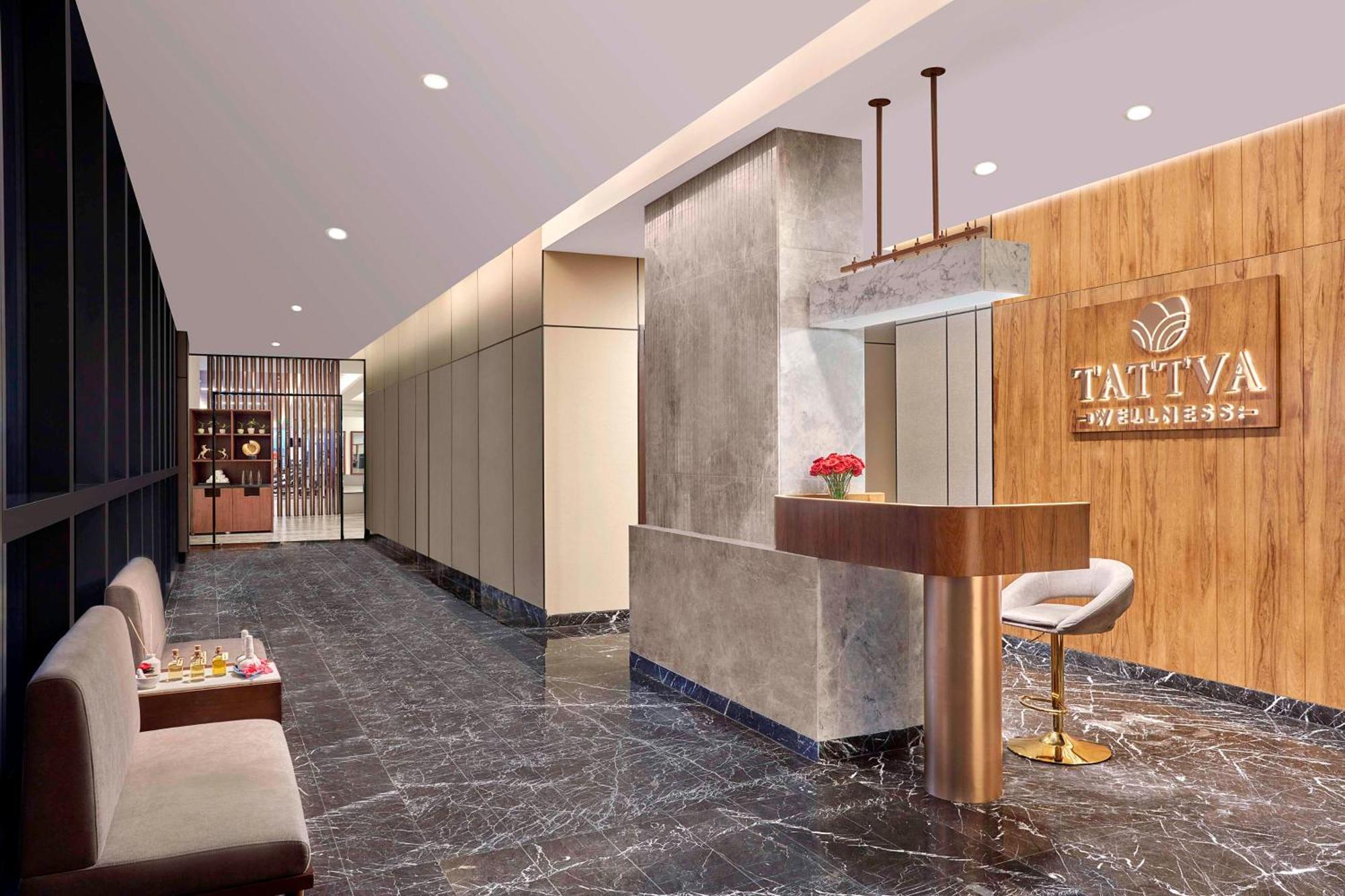 Hilton Bengaluru Embassy Manyata Business Park Hotel Bagian luar foto