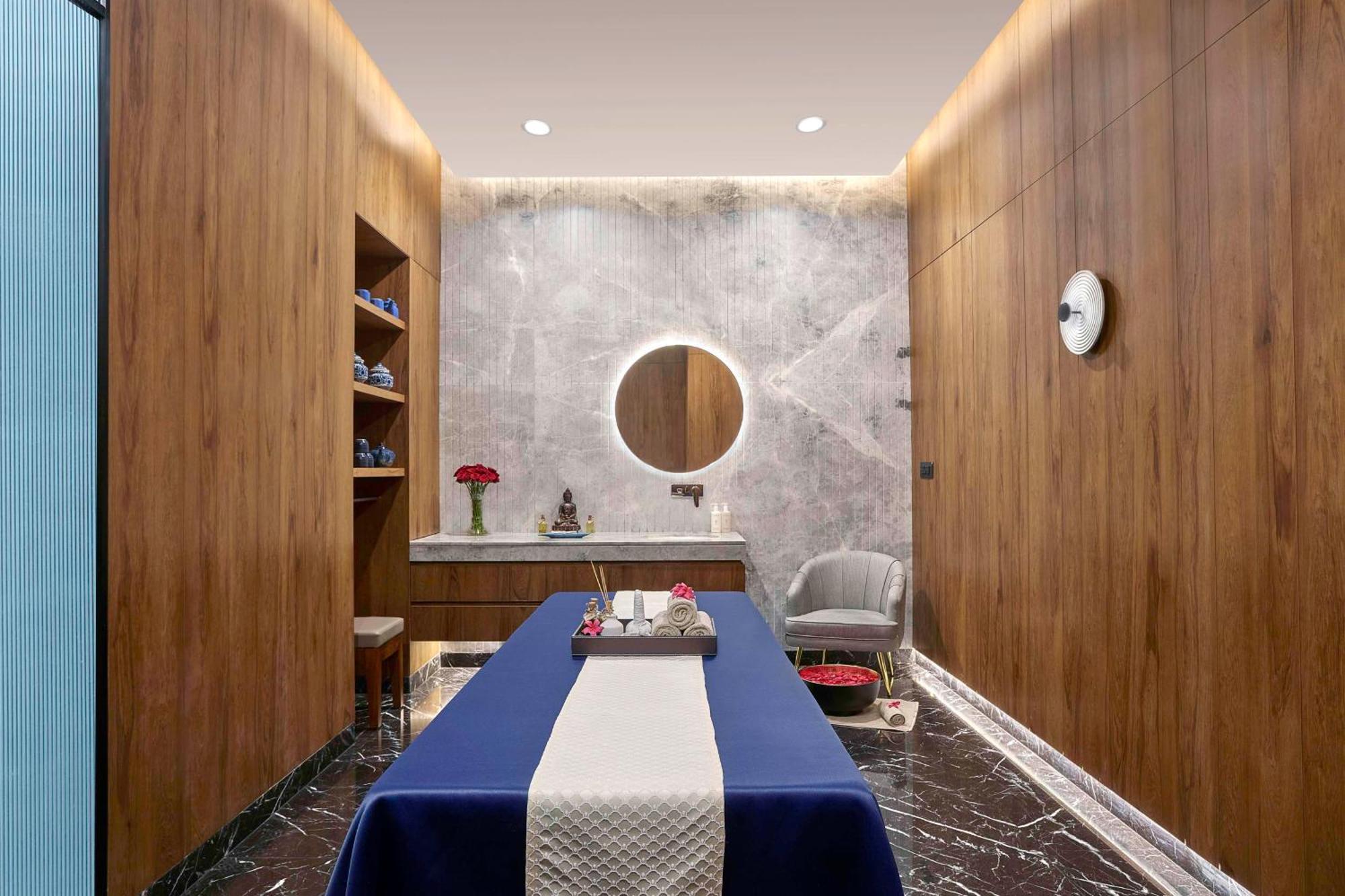 Hilton Bengaluru Embassy Manyata Business Park Hotel Bagian luar foto