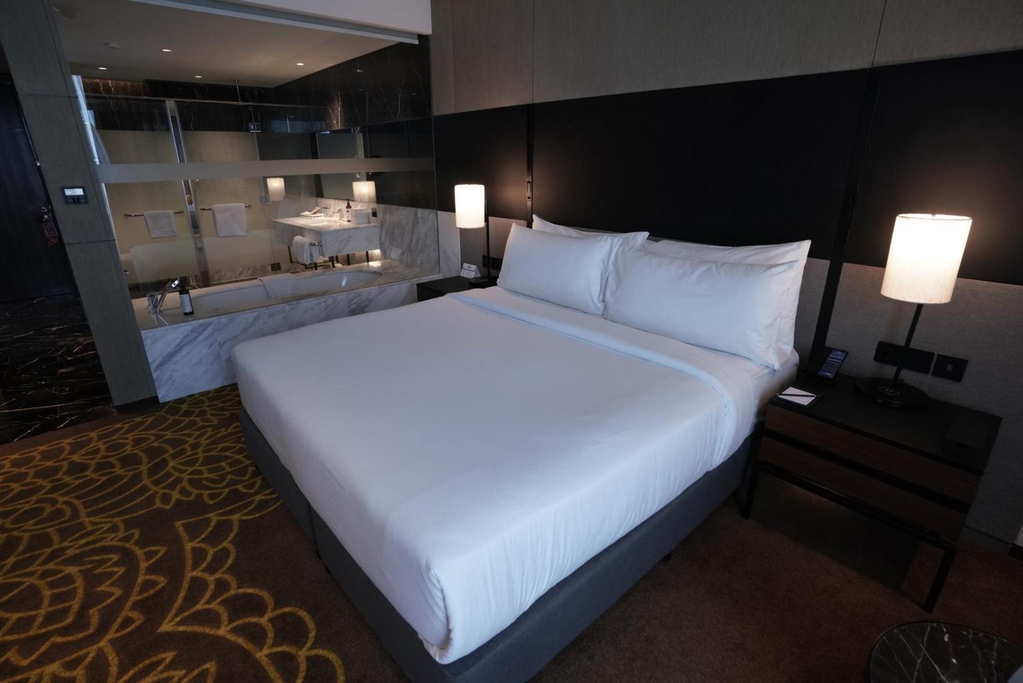 Hilton Bengaluru Embassy Manyata Business Park Hotel Bagian luar foto